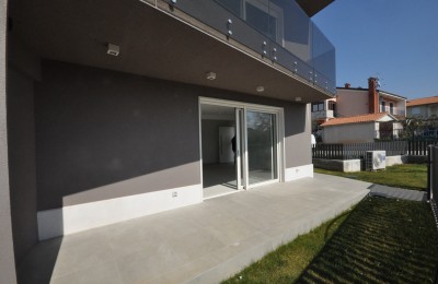 Poreč, apartment on the ground floor of a new building